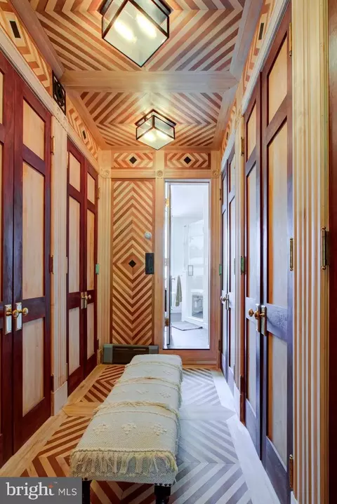 Entry Way - 907 E Capitol St SE, Washington, DC 20003 photo 4 of 7
