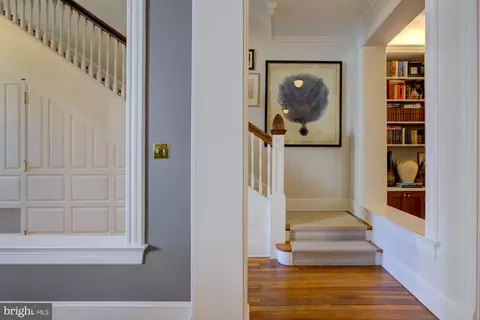 Entry Way - 907 E Capitol St SE, Washington, DC 20003 photo 3 of 7
