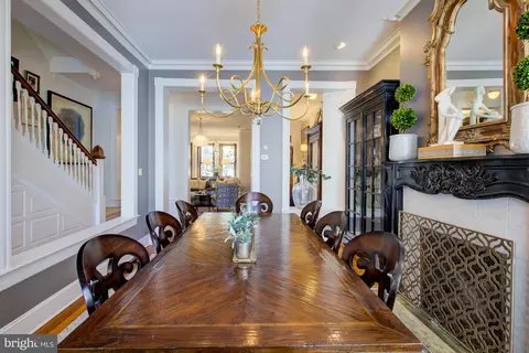 Dining - 907 E Capitol St SE, Washington, DC 20003 photo 4 of 6