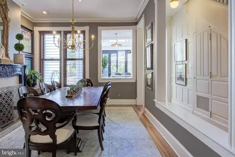 Dining - 907 E Capitol St SE, Washington, DC 20003 photo 3 of 6