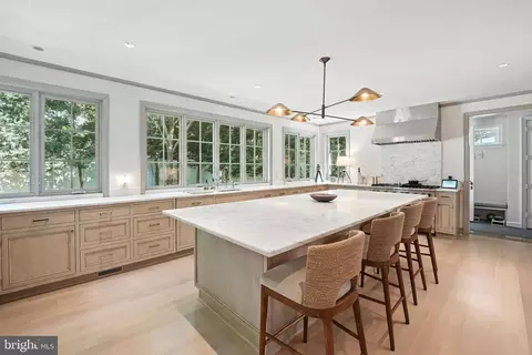 1804 45th St NW, Washington, DC 20007 photo 13