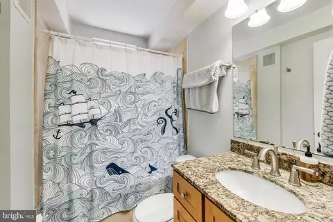 Bath - 1502 13th St NW #1, Washington, DC 20005 photo 1 of 1