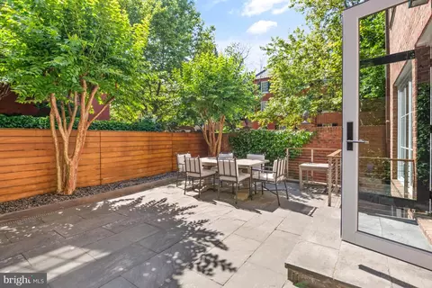 Exterior - 3043 P St NW, Washington, DC 20007 photo 2 of 3