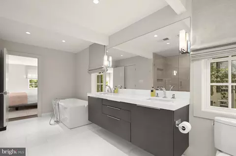 Bath - 3043 P St NW, Washington, DC 20007 photo 3 of 6