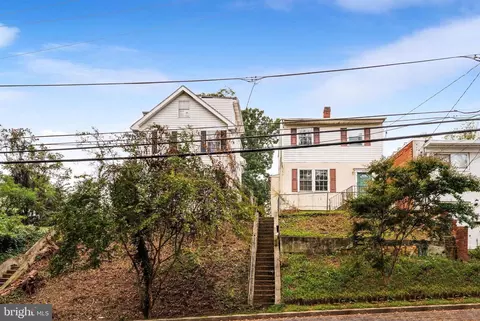4227 Gault Pl NE, Washington, DC 20019
