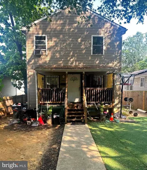 1027 49th St NE, Washington, DC 20019