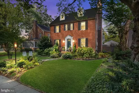 4704 45th St NW, Washington, DC 20016