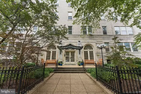 1725 17th St NW #102, Washington, DC 20009