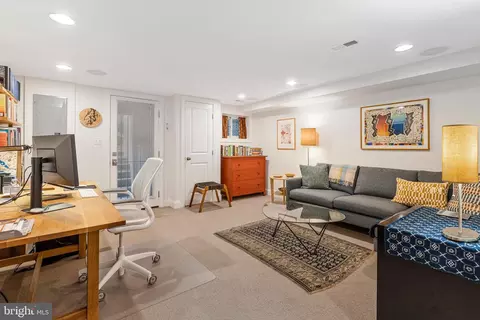 1749 Swann St NW, Washington, DC 20009 photo 38