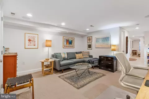 1749 Swann St NW, Washington, DC 20009 photo 37