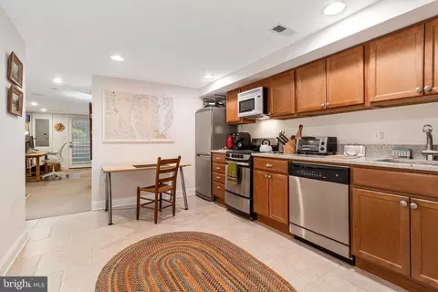 1749 Swann St NW, Washington, DC 20009 photo 39