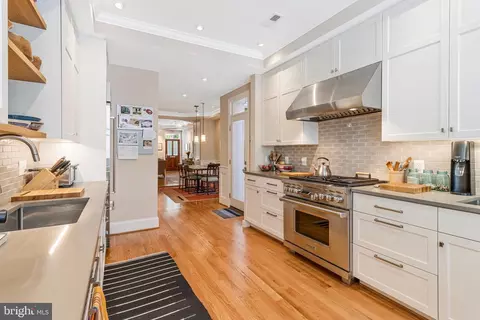 1749 Swann St NW, Washington, DC 20009 photo 13