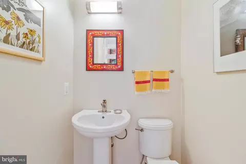 1749 Swann St NW, Washington, DC 20009 photo 18