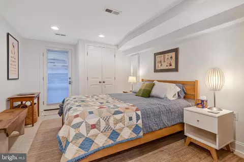 1749 Swann St NW, Washington, DC 20009 photo 42