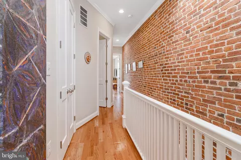 1749 Swann St NW, Washington, DC 20009 photo 33