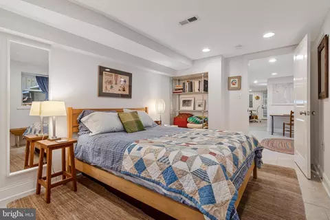 1749 Swann St NW, Washington, DC 20009 photo 43