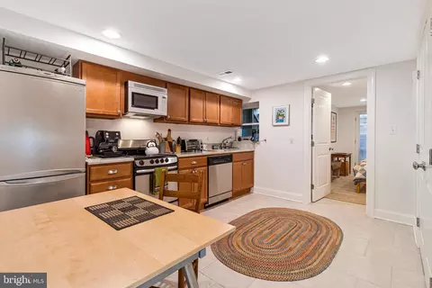 1749 Swann St NW, Washington, DC 20009 photo 41