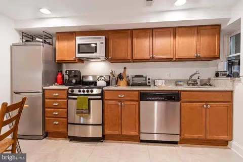 1749 Swann St NW, Washington, DC 20009 photo 40