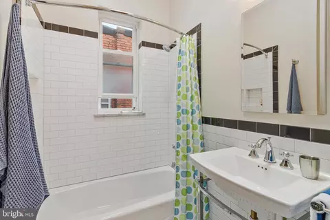1749 Swann St NW, Washington, DC 20009 photo 32