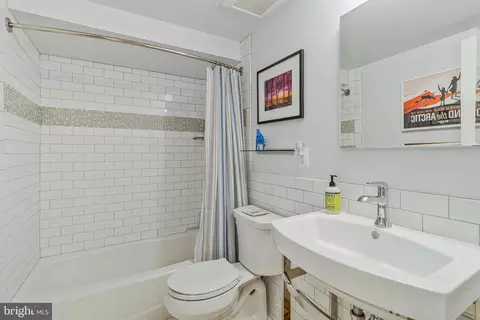 1749 Swann St NW, Washington, DC 20009 photo 44
