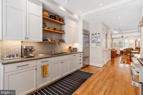 1749 Swann St NW, Washington, DC 20009 photo 12