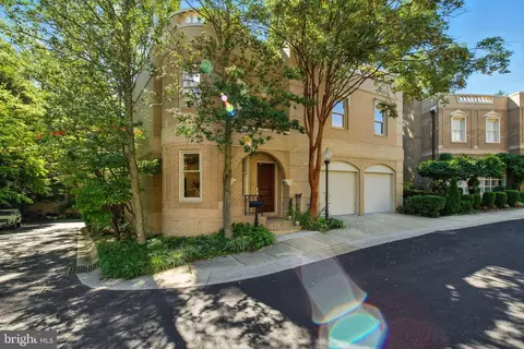 4730 Foxhall Cres NW, Washington, DC 20007
