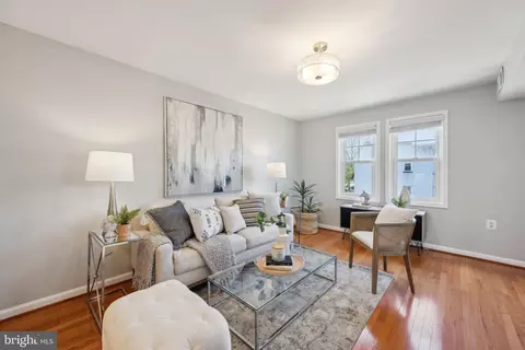 1280 Raum St NE #4, Washington, DC 20002