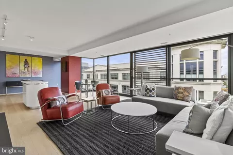 925 H St NW #1006, Washington, DC 20001