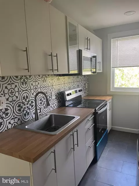 512 Ridge Rd SE #305, Washington, DC 20019