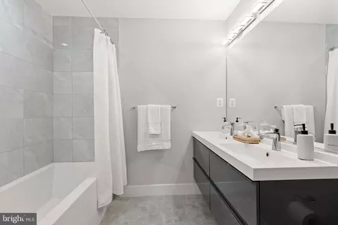 Bath - 910 9th St NE #1, Washington, DC 20002 photo 2 of 6