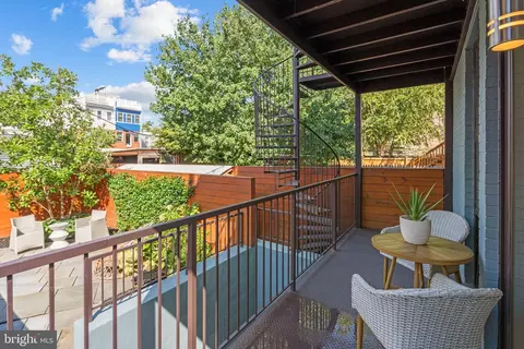 Exterior - 910 9th St NE #1, Washington, DC 20002 photo 4 of 15