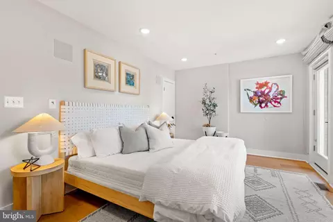 Bedroom - 910 9th St NE #1, Washington, DC 20002 photo 6 of 15