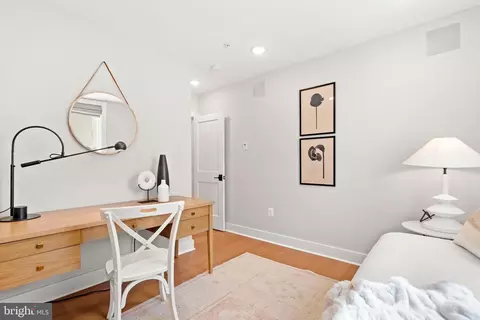 Bedroom - 910 9th St NE #1, Washington, DC 20002 photo 11 of 15