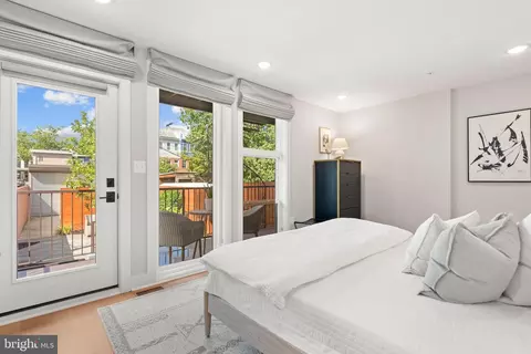 Bedroom - 910 9th St NE #1, Washington, DC 20002 photo 5 of 15