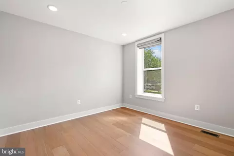Bedroom - 910 9th St NE #1, Washington, DC 20002 photo 14 of 15
