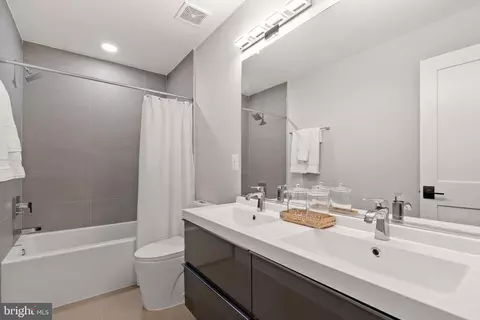 Bath - 910 9th St NE #1, Washington, DC 20002 photo 5 of 6