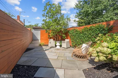Exterior - 910 9th St NE #1, Washington, DC 20002 photo 8 of 15