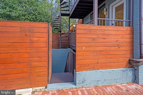 Exterior - 910 9th St NE #1, Washington, DC 20002 photo 13 of 15