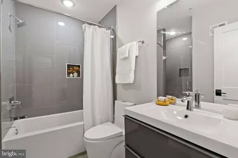 Bath - 910 9th St NE #1, Washington, DC 20002 photo 6 of 6