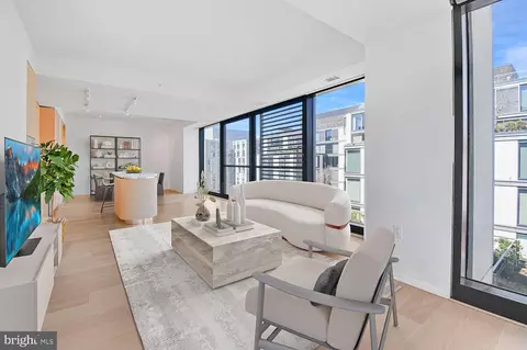 925 H St NW #909, Washington, DC 20001