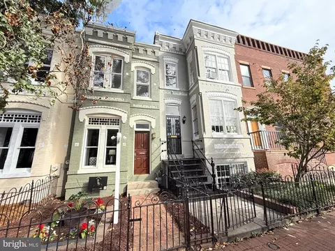 307 4th St NE, Washington, DC 20002