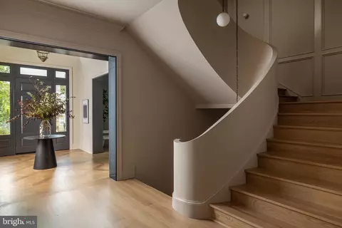 2934 Ellicott Ter NW, Washington, DC 20008