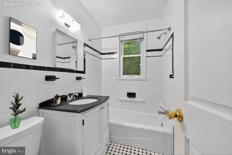 Bath - 2316 40th Pl NW #103, Washington, DC 20007 photo 1 of 1