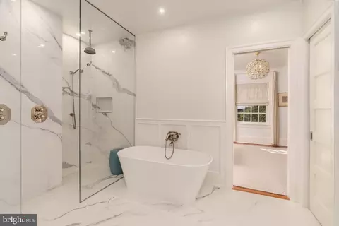 Bath - 2131 Bancroft Pl NW, Washington, DC 20008 photo 2 of 5