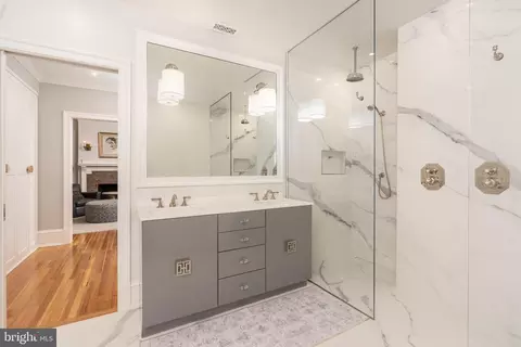 Bath - 2131 Bancroft Pl NW, Washington, DC 20008 photo 3 of 5