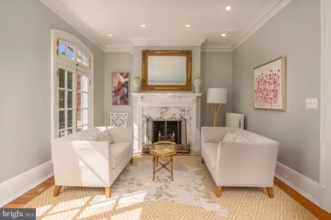 Living - 2131 Bancroft Pl NW, Washington, DC 20008 photo 2 of 5