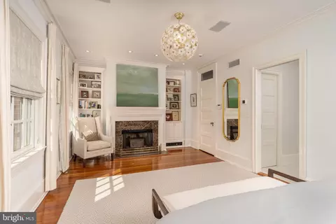Bedroom - 2131 Bancroft Pl NW, Washington, DC 20008 photo 2 of 7