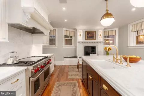 Kitchen - 2131 Bancroft Pl NW, Washington, DC 20008 photo 2 of 3