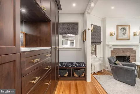 Entry Way - 2131 Bancroft Pl NW, Washington, DC 20008 photo 9 of 11