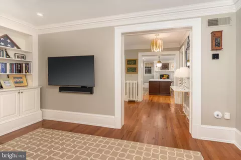 Entry Way - 2131 Bancroft Pl NW, Washington, DC 20008 photo 4 of 11